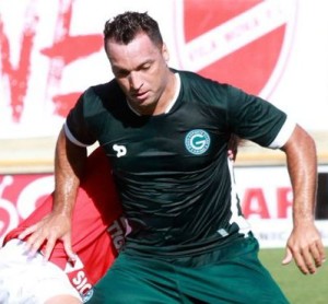 Daniel Carvalho tem chance de começar a partida no time do Goiás