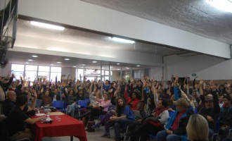 Docentes da UFPel aprovam paralisação e indicativo de greve