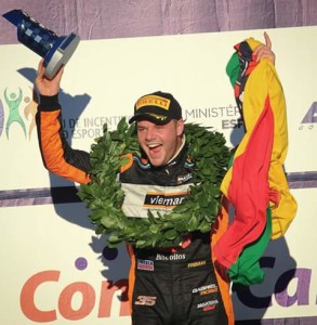 Gabriel Robe conquistou neste domingo (16) sua quarta vitória em 12 corridas do Campeonato Brasileiro de Turismo na temporada de 2016