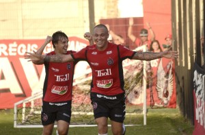 Leandrão marcou três gols em seis minutos numa virada espetacular na reabertura do Bento Freitas Foto: Alisson Assumpção 