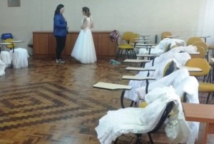 O número de vestidos suficientes ainda não foi alcançado. 