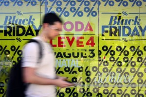 69% dos consumidores brasileiros pretendem fazer compras na promoção Black Friday e que parte dos consumidores (28%) só têm intenção de fazer compras se os preços estiverem realmente convidativos.
