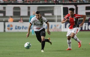 Diogo Oliveira tem recebido “marcação forte e pesada” dos adversários Foto: Carlos Insaurriaga/Assessoria GEB  