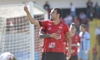 Vitória escapa além do tempo