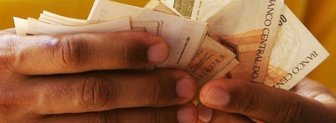 Salário mínimo deverá subir para R$ 1.741 em 2027