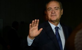 Ministro do STF afasta Renan Calheiros