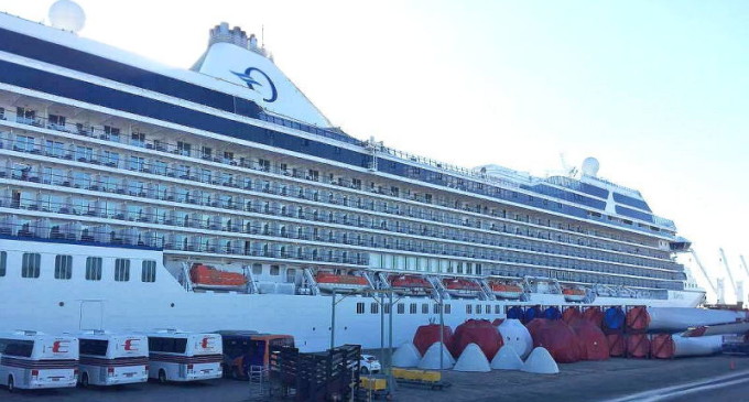 GIGANTE DOS MARES  : Transatlântico Marina atraca no Porto Novo em Rio Grande