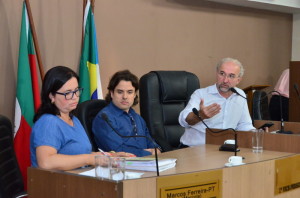 VEREADOR Marcus Cunha (PDT) presidiu Audiência Pública