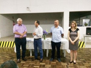 PREFEITO Rui agradeceu empenho do Registrador Mezzari (esq.), do Juiz Malizia e da Procuradora Graciela