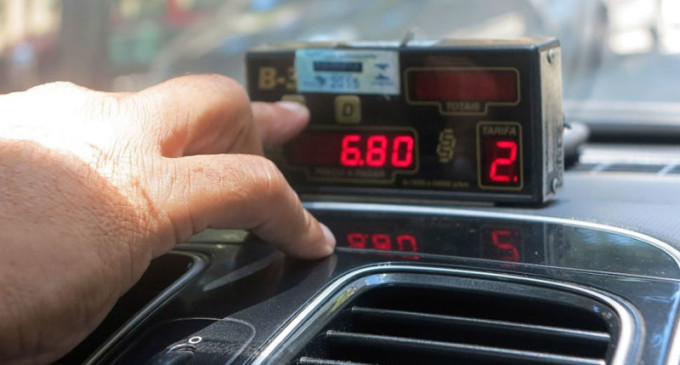 Taxistas entregam proposta para regulamentar serviço de transporte individual de passageiros