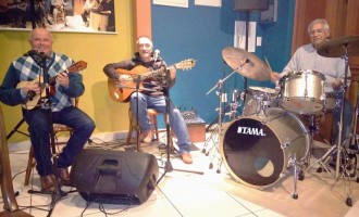 TRIO DAKASA  : MPB e bossa nova no “Pub 372”