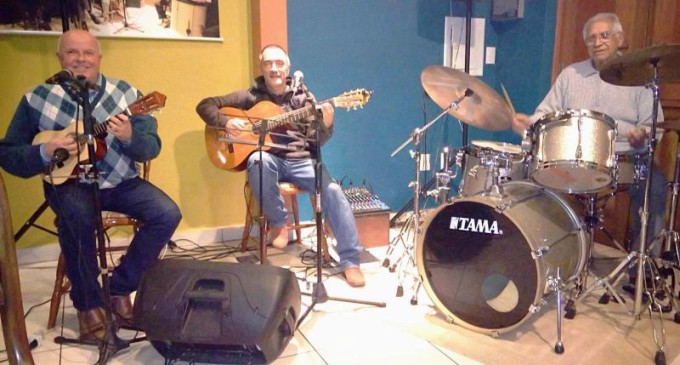 TRIO DAKASA  : MPB e bossa nova no “Pub 372”