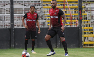 BEM SERVIDO : Três camisas 9 no Série B