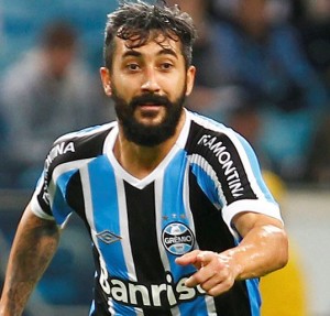 Douglas permanece no Grêmio: notícia mais festejada