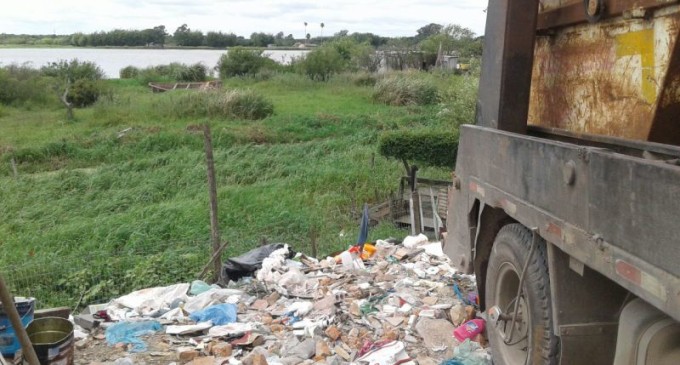 CRIME AMBIENTAL : Patram flagra descarte de lixo nas margens do Canal São Gonçalo