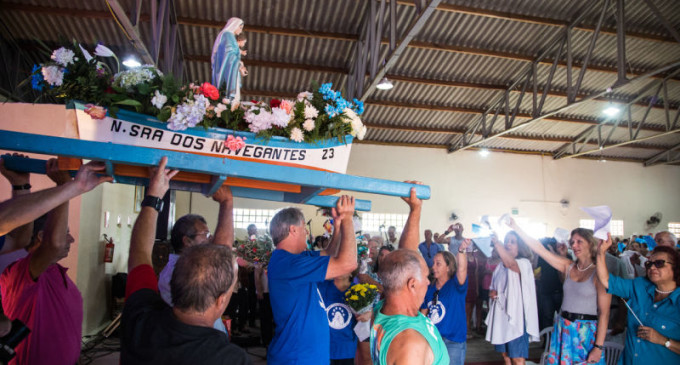 NAVEGANTES E IEMANJÁ : Católicos e umbandistas participam dos festejos