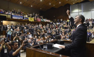 Edegar Pretto toma posse na Presidência da Assembleia