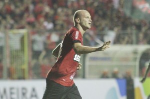 Gustavo Papa entra no jogo e faz os dois gols da primeira vitória do Brasil na temporada: resultado dá confiança Foto: Carlos Insaurriaga/Assessoria GEB   