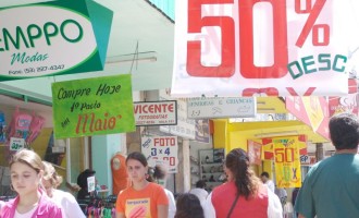COMÉRCIO : Proprietários devem regularizar placas de publicidade nas fachadas