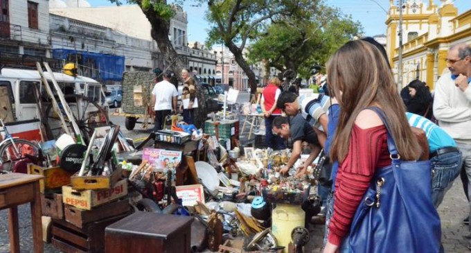 Mercado das Pulgas volta para o Largo Edmar Fetter