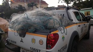 REDES e aves foram recolhidas pelos policiais Foto: Divulgação/Patram – BM 