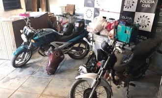 Delegacia recupera motos furtadas e apreende armas em uma oficina
