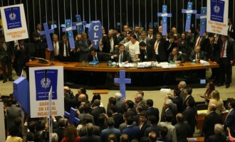 Câmara aprova texto-base da reforma trabalhista