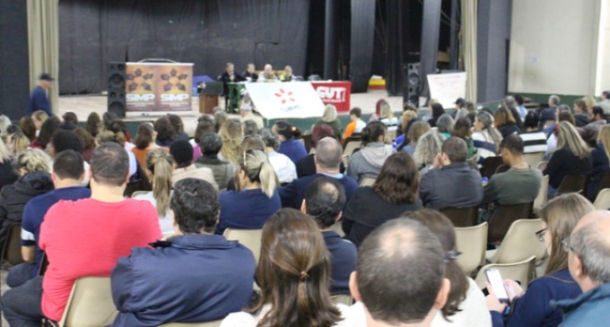 ASSEMBLEIA GERAL : Municipários decidem buscar avanços nas negociações com a Prefeitura