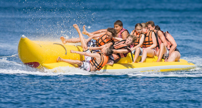 Autoridade Marítima limita idade de crianças em “banana boat”