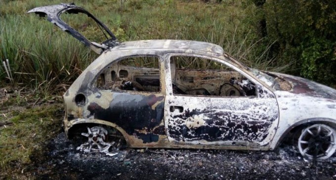 Dois corpos carbonizados encontrados em veículo