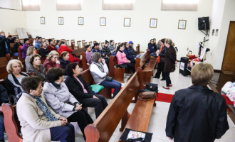 Escola de Mães e Avós completa um ano