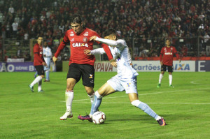 Bruno Lopes foi o único dos meias que teve escalação repetida nas duas partidas do Brasil na Série B