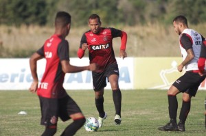 Evaldo está ganhando sequência de jogos na zaga do Brasil: hoje, o último teste antes da estreia no Brasileiro