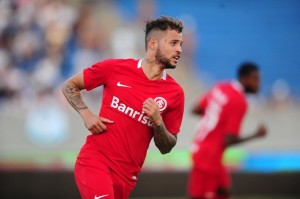 Nico López marca duas vezes na estreia do Inter na Série B