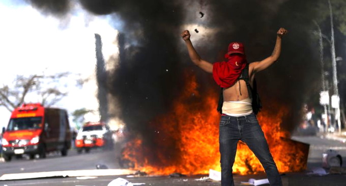 BRASÍLIA : Tropas federais vão às ruas contra manifestantes