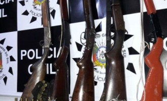 SENHOR DAS ARMAS : Polícia apreende diversas armas com idoso de 75 anos
