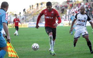 Lincoln marcou dois gols contra Ceará e deve seguir no comando de ataque no jogo contra Luverdense Foto: Carlos Insaurriaga/Assessoria GEB 