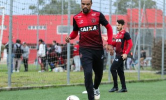 PISARAM NA BOLA : Wagner e Martini são punidos