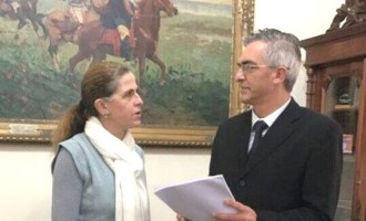 OAB Pelotas entrega à Câmara Municipal pedido de Impeachment do Presidente da República