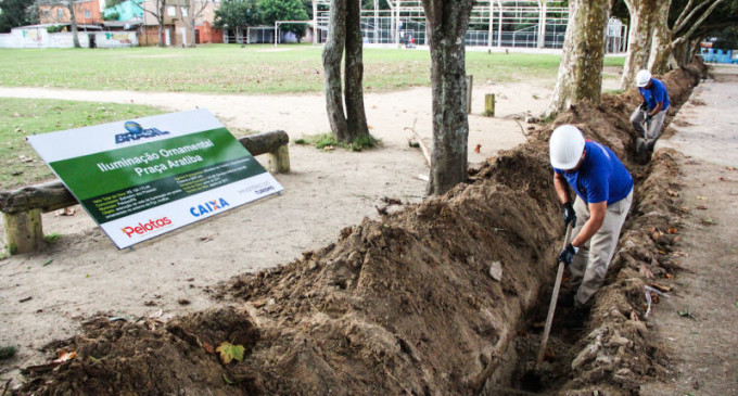 PRAÇA ARATIBA : Preparativos para instalação de iluminação artificial