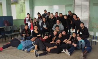 PIBID TEATRO : Cenas de Shakespeare nas escolas