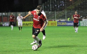 João Afonso marcou um lindo gol em momento tenso do jogo