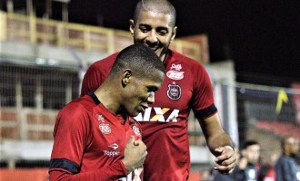 SEM CRISE : Brasil espanta mau momento