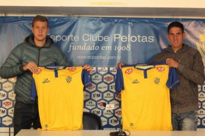 Ricardo Bierhals e Jean Roberto foram apresentados na Boca do Lobo: contratados para a Copa FGF Foto: AI ECP 