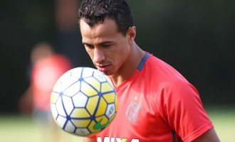 Inter se aproxima de Damião