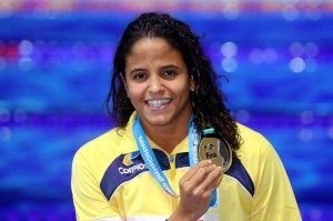 Etiene exibe ouro: primeiro título de uma brasileira em Mundial