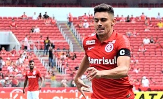 Clemer é aliado por Alex