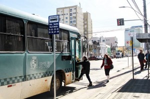 20.07.2017 - Nova sinalização - placas nas paradas de ônibus