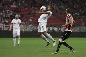 Brasil precisa imitar Wagner: dominar no peito e dar a volta por cima neste momento de instabilidade na Série B Foto: Carlos Insaurriaga/Assessoria GEB 