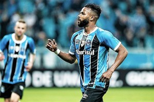 Fernandinho marcou o gol do empate do Grêmio diante do Santos na Arena:  pressionou, mas não venceu 